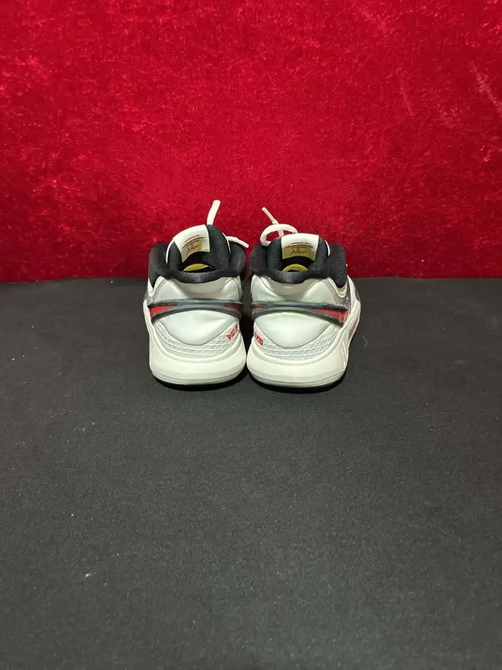 Nike Kyrie Infinity Basketball Shoes Size 7Y